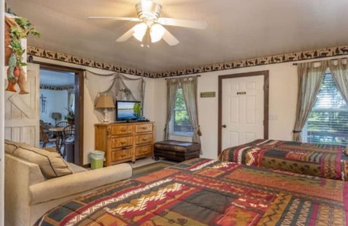 Cleora Cabina | The Mockingbird Cabin
