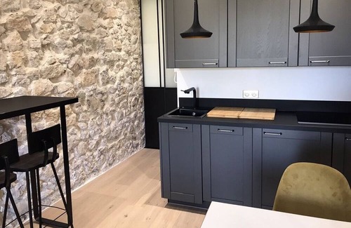 Antibes City Centre Apartamento | Beautiful 2 bed in Old Antibes, close to beaches, restaurants, cafes and shops