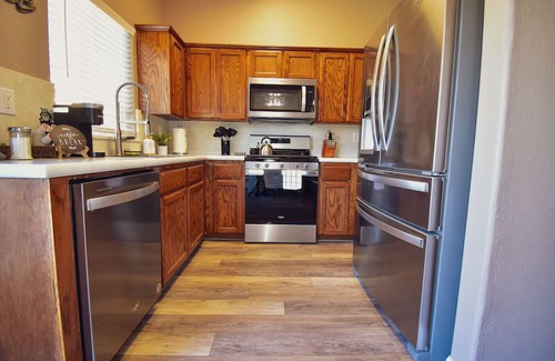 Porterville Casa | Serene 2 BR Cottage W/ SPA / Game Room / Office