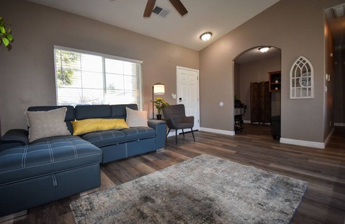 Porterville Casa | Serene 2 BR Cottage W/ SPA / Game Room / Office