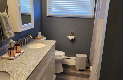 Melrose Casa | Spacious three bedroom house with pool and hot tub near Historic Suffield Center