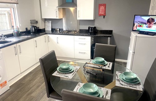 Thornaby On Tees Casa | Home from Home Howard’s House provides a comfy , clean home for your stay .