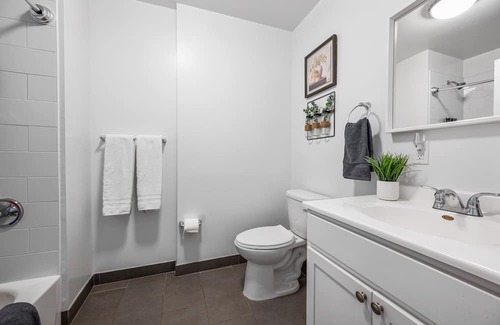 Downtown Newark Apartamento | Open space lux studio 20 mins to NYC