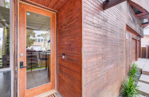Del Mar Heights Cabaña | Stunning Del Mar Home w/ Deck: 1 Mi to Beach!