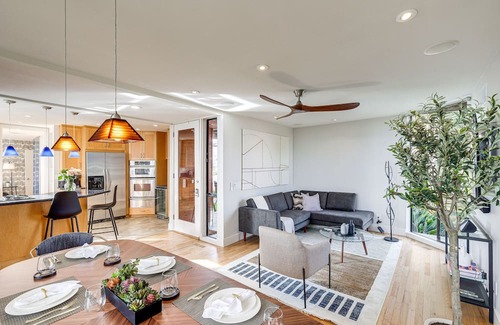 Del Mar Heights Cabaña | Stunning Del Mar Home w/ Deck: 1 Mi to Beach!