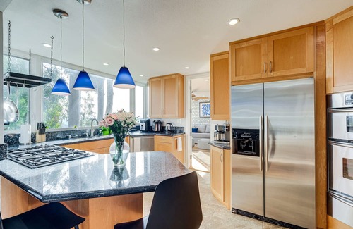 Del Mar Heights Cabaña | Stunning Del Mar Home w/ Deck: 1 Mi to Beach!