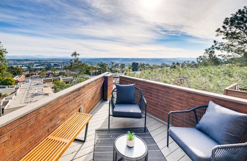 Del Mar Heights Cabaña | Stunning Del Mar Home w/ Deck: 1 Mi to Beach!