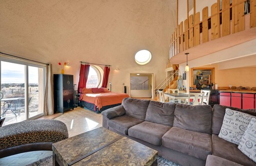 Crestone Apartamento | Pet-Friendly Crestone Studio Near Hiking Trails!