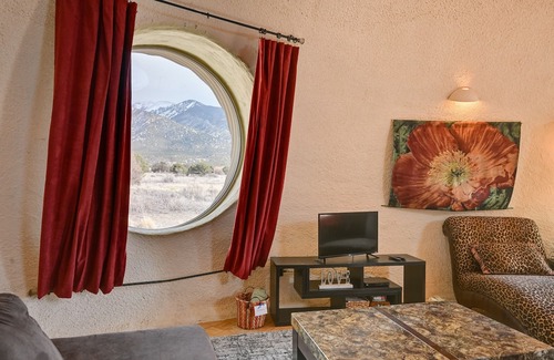 Crestone Apartamento | Pet-Friendly Crestone Studio Near Hiking Trails!