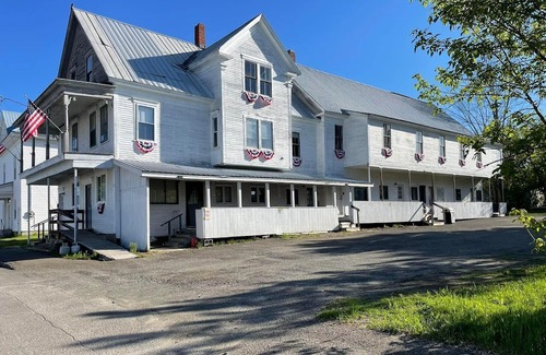 Island Falls Apartamento | Island Falls Intown. Just off I-95. Gas/Grocery/Lounge nearby