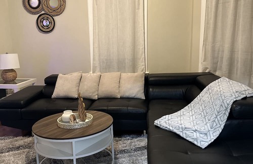 Washington Park Apartamento | An apartment in quiet peaceful neighborhood with easy access to everything.
