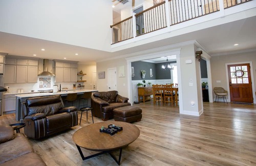 Whispering Pines Casa | 5-bedroom home on Cardinal Lake. Minutes to Pinehurst & Shuttle to US Open!