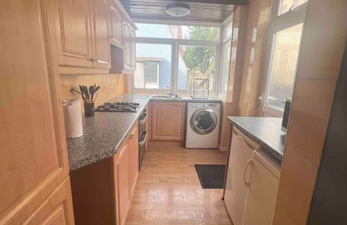 Lea Bridge Casa | Twin Tranquility- Room in Leyton