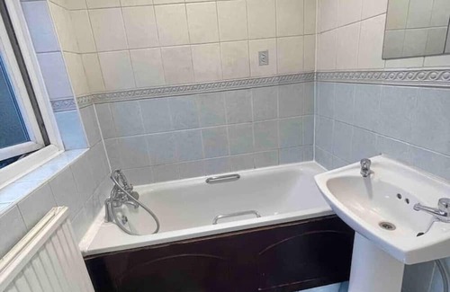Lea Bridge Casa | Twin Tranquility- Room in Leyton