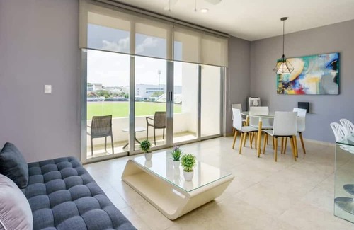Tohoku Apartamento | Stylish Condo, Roof Pool, Gym, 2 Blocks to 5th Ave