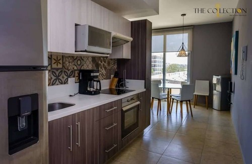 Tohoku Apartamento | Stylish Condo, Roof Pool, Gym, 2 Blocks to 5th Ave