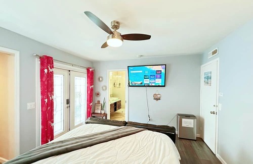 Mira Mesa Apartamento | Cozy Bedroom w private bath in Mira Mesa