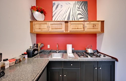 Crestone Apartamento | ‘The Penthouse’ Crestone Studio w/ Private Balcony