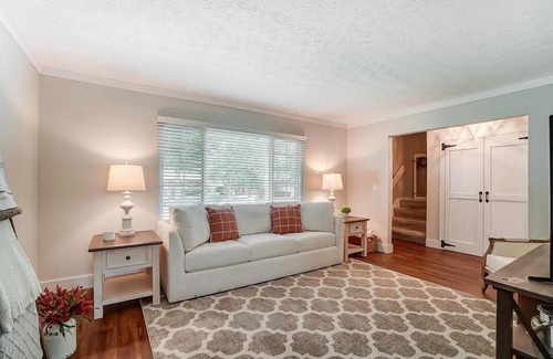 Dublin Casa | Family & Friends, 5BR 3BA Home Near Zoo , 10 min to OSU Downtown