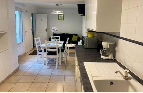 La Courneuve Casa | Homerez - Nice house for 4 ppl. with garden and terrace at La Courneuve