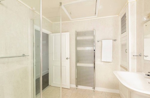 East Finchley Apartamento | Skyvillion - Cozy 2 Bed Cottage In East Finchley