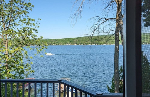 Town of Richmond Cabaña | Relaxing Lakefront Cottage Retreat