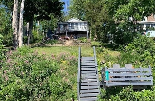 Town of Richmond Cabaña | Relaxing Lakefront Cottage Retreat