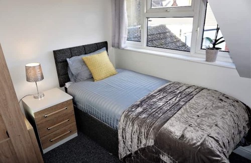 Kettering Casa | 5 Bed town house in Kettering town centre