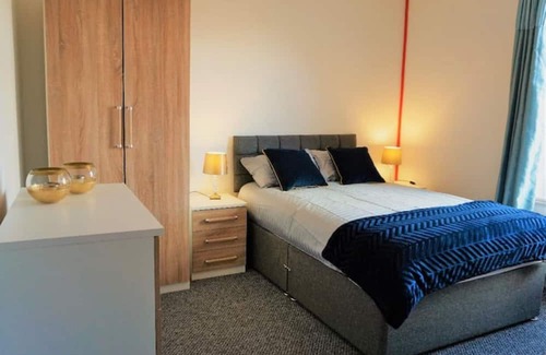 Kettering Casa | 5 Bed town house in Kettering town centre