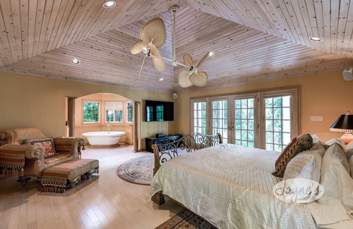 Muskoka Lakes Cabaña | 2 cottages with a total of 6 bed and 5 bath on Lake Rosseau