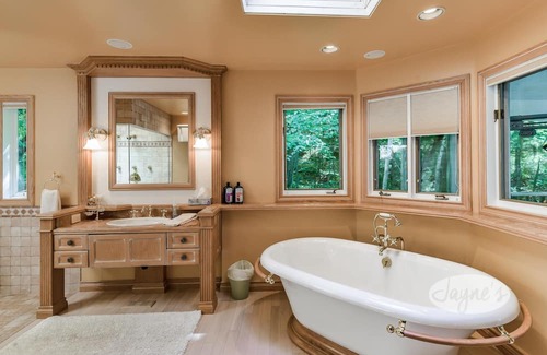 Muskoka Lakes Cabaña | 2 cottages with a total of 6 bed and 5 bath on Lake Rosseau