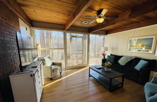 Clemmons Cabaña | Escape to our cozy cottages nestled in Tanglewood Park's peaceful woods