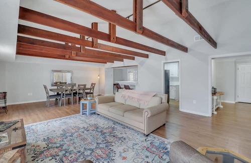 Statesboro Apartamento | Eagle Creek Loft - Close to Shops Food GSU