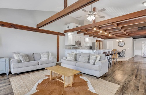 Statesboro Apartamento | Penthouse Loft- Balcony Over Downtown Statesboro