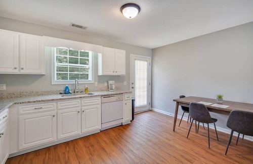 Statesboro Casa | Charming Gray Home- 5 Mins From GSU
