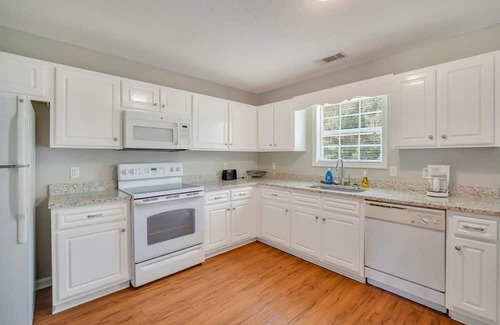 Statesboro Casa | Charming Gray Home- 5 Mins From GSU
