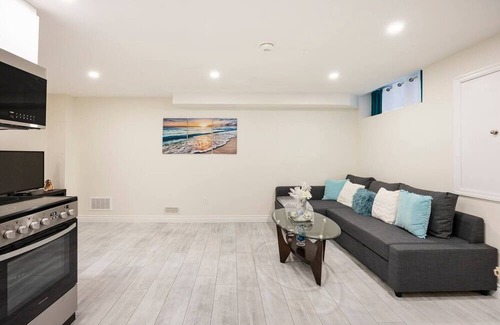 Newmarket Casa | New Private & Clean Suite in Newmarket, ON