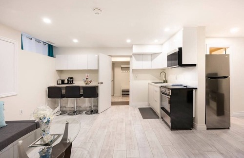 Newmarket Casa | New Private & Clean Suite in Newmarket, ON