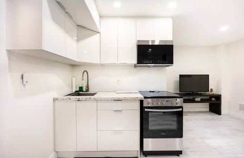 Newmarket Casa | New Private & Clean Suite in Newmarket, ON