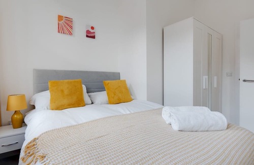 Liverpool Apartamento | Pass the Keys | Unique Grade II Listed Flat in Liverpool Parking