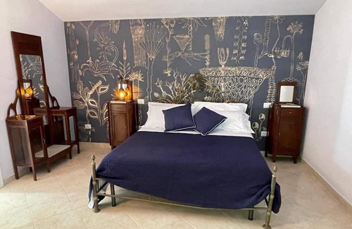 Corigliano D'Otranto Casa | Holiday Home 'Dependance Paloma' with Shared Pool, Wi-Fi and Air Conditioning