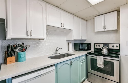 Galveston Casa | Pet-friendly home on the canal <1 mile to beach! Large top deck to enjoy.