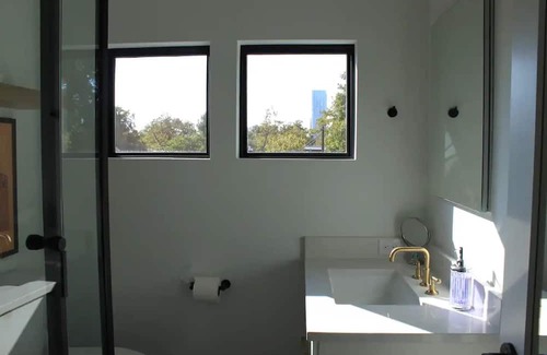 Holly Casa | Big East Austin house at Lake & close to DT