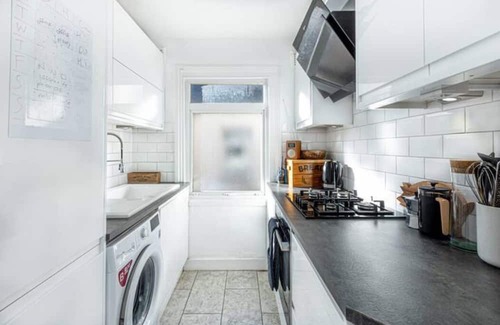 Hoe Street Apartamento | Vibrant 2BR Flat in Walthamstow, 5 min to Tube