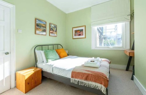 Hoe Street Apartamento | Vibrant 2BR Flat in Walthamstow, 5 min to Tube
