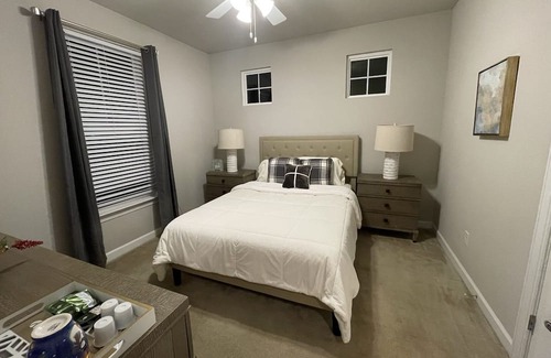 Suffolk Casa | Comfortable stay in quiet and safe neighborhood close to grocery store.