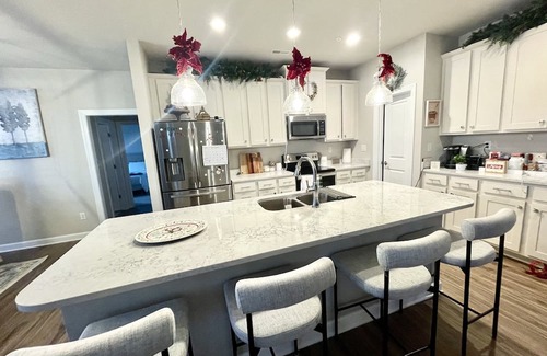 Suffolk Casa | Comfortable stay in quiet and safe neighborhood close to grocery store.