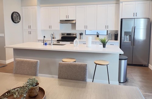 Camelback East Casa | Arizona desert retreat 3 bed 3.5 bath Family sized home with onsite pool & gym.