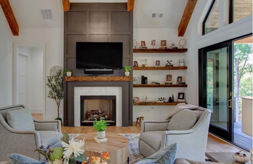 Reed Creek Casa | 5BR Luxury Lakefront w/ Private Dock, Hot Tub, and Fire Pit. Pet Friendly!