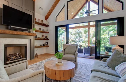 Reed Creek Casa | 5BR Luxury Lakefront w/ Private Dock, Hot Tub, and Fire Pit. Pet Friendly!